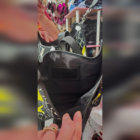 🍂🍁Like new REBECCA MINKOFF LIMITED EDITION "FEED" CRPSSBODY BAG - Picture 7 of 10